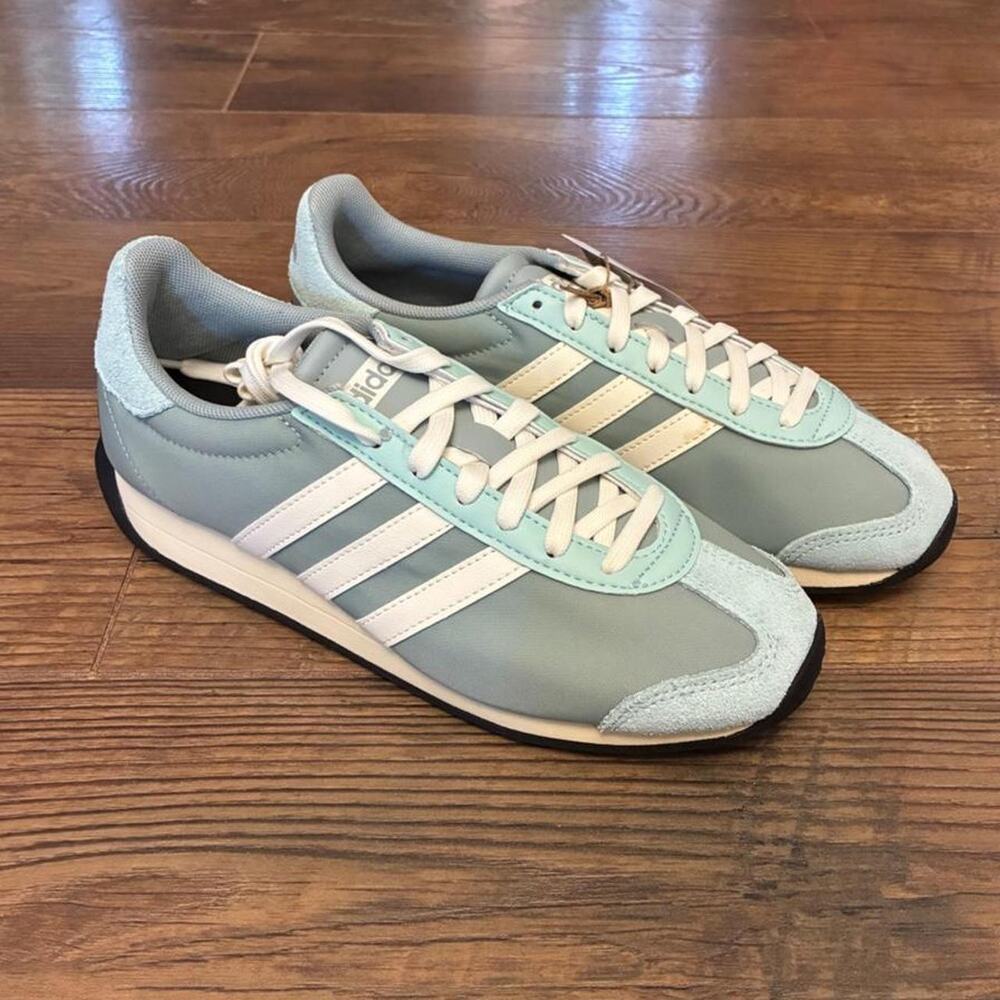 New in box adidas runvista